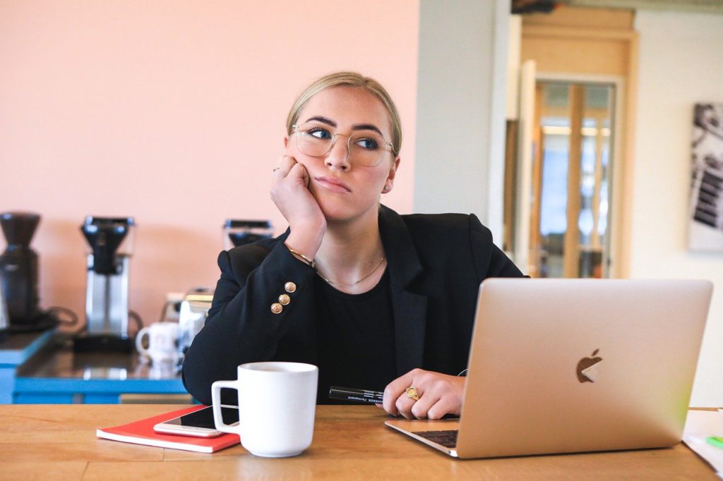 Woman Bored Tired Office Business - magnetme / Pixabay